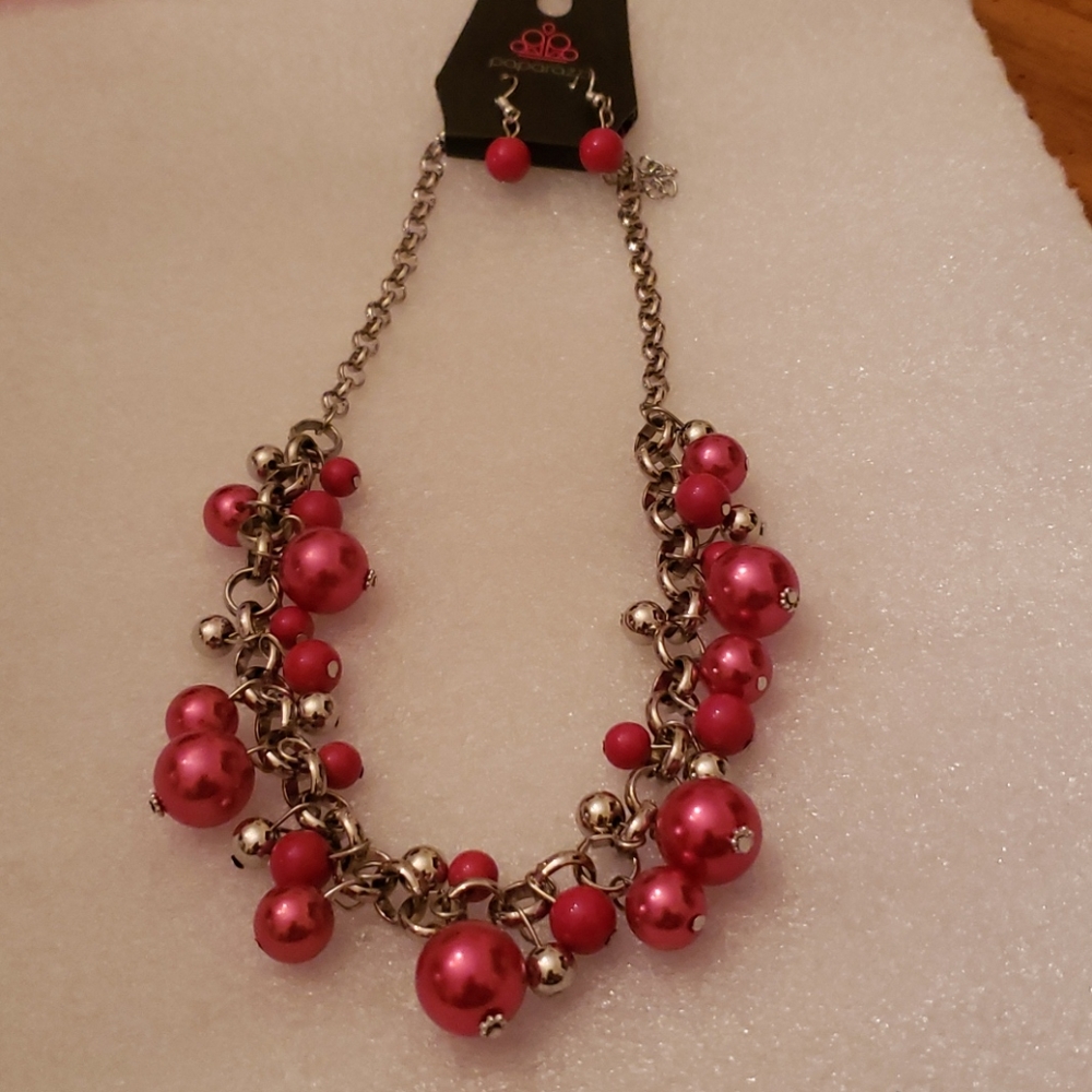 Short necklace w earrings